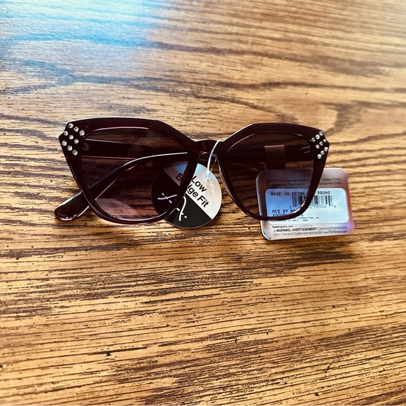 Foster grant low bridge cat eye sunglasses - Picture 8 of 8